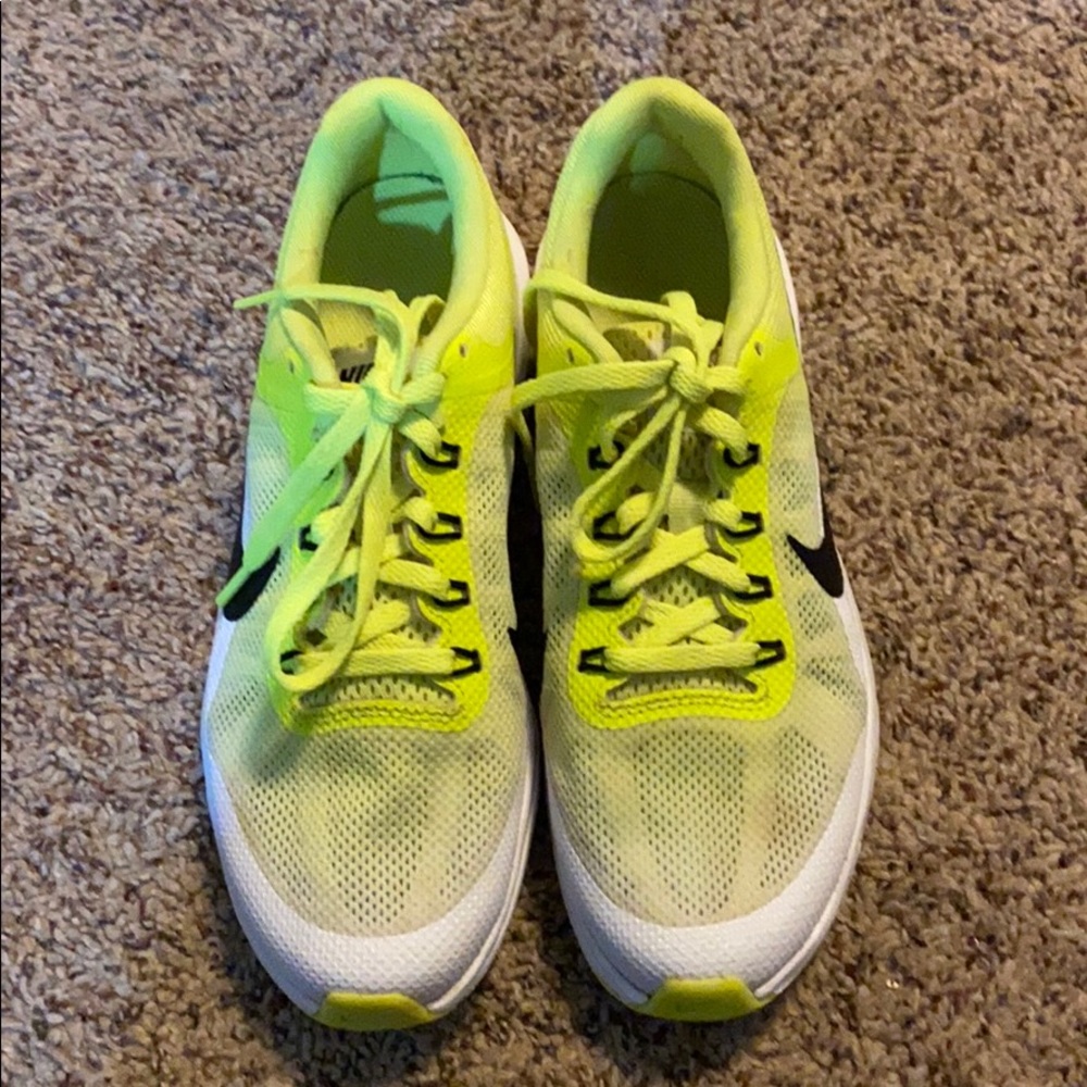 SOLD!! Nike Max Dynasty 2